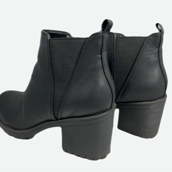 Dirty Laundry Black Pull On Ankle Boots, Sz 6 1/2 - Picture 4 of 7